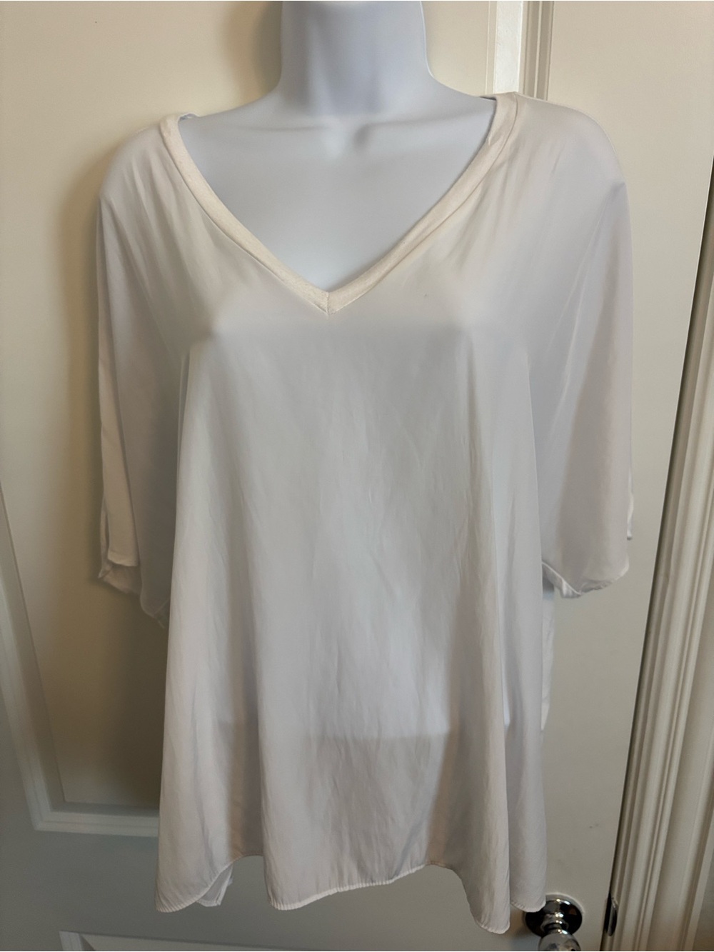 Lola & Sophie Women's V-Neck Short Sleeve Blouse - White M